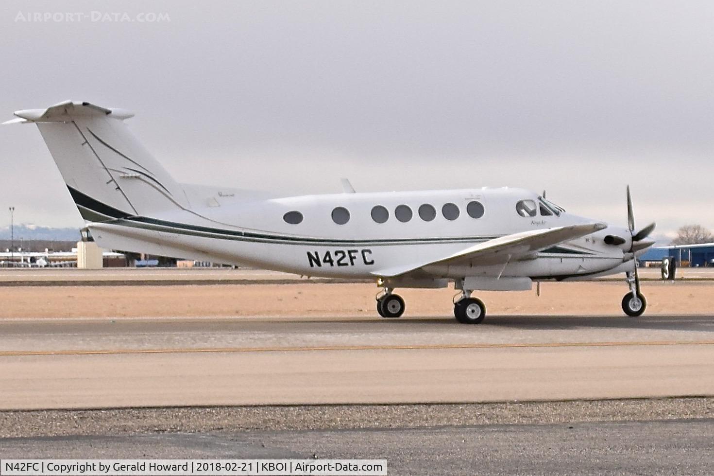 N42FC, 1996 Raytheon B200 King Air C/N BB-1553, Heading for parking.