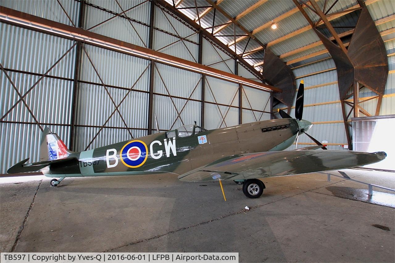 TB597, Supermarine 361 Spitfire LF.XVIe C/N CBAF.IX.3310, Supermarine 361 Spitfire LF.XVIe, Air & Space Museum Paris-Le Bourget (LFPB-LBG)