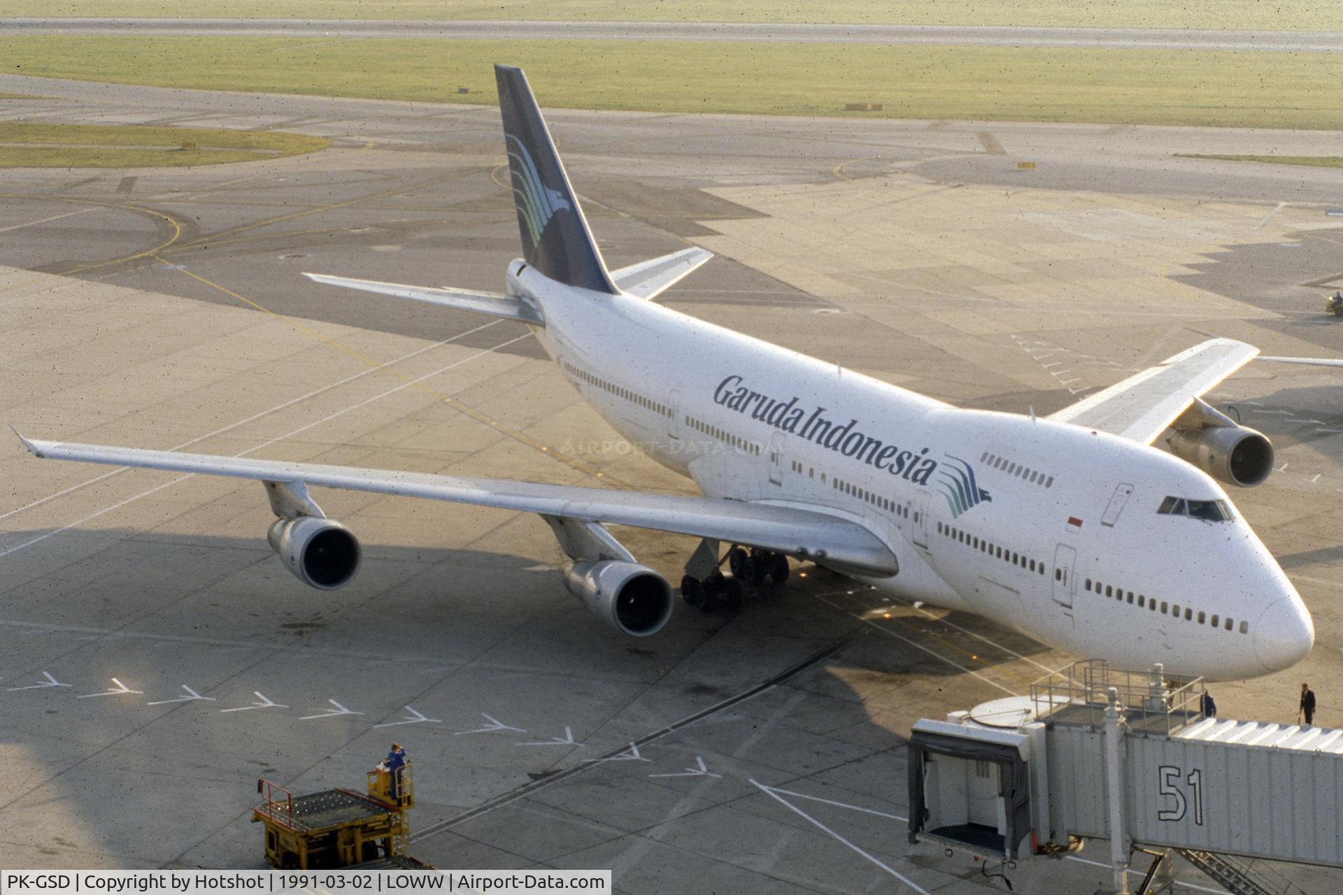PK-GSD, 1980 Boeing 747-2U3B C/N 22249, Docking on pier stand 52