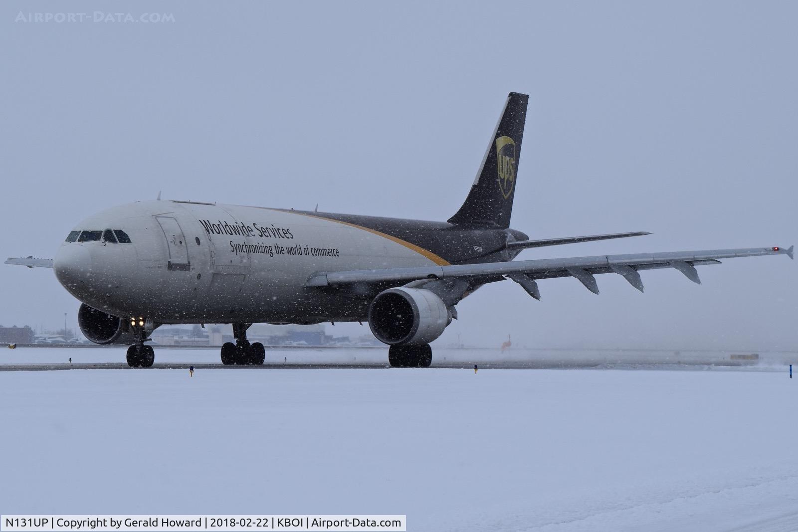 N131UP, 2001 Airbus A300F4-622R C/N 0815, Taxiing down Alpha.