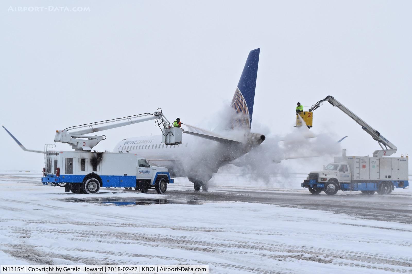 N131SY, 2015 Embraer 175LR (ERJ-170-200LR) C/N 17000450, Getting de iced.