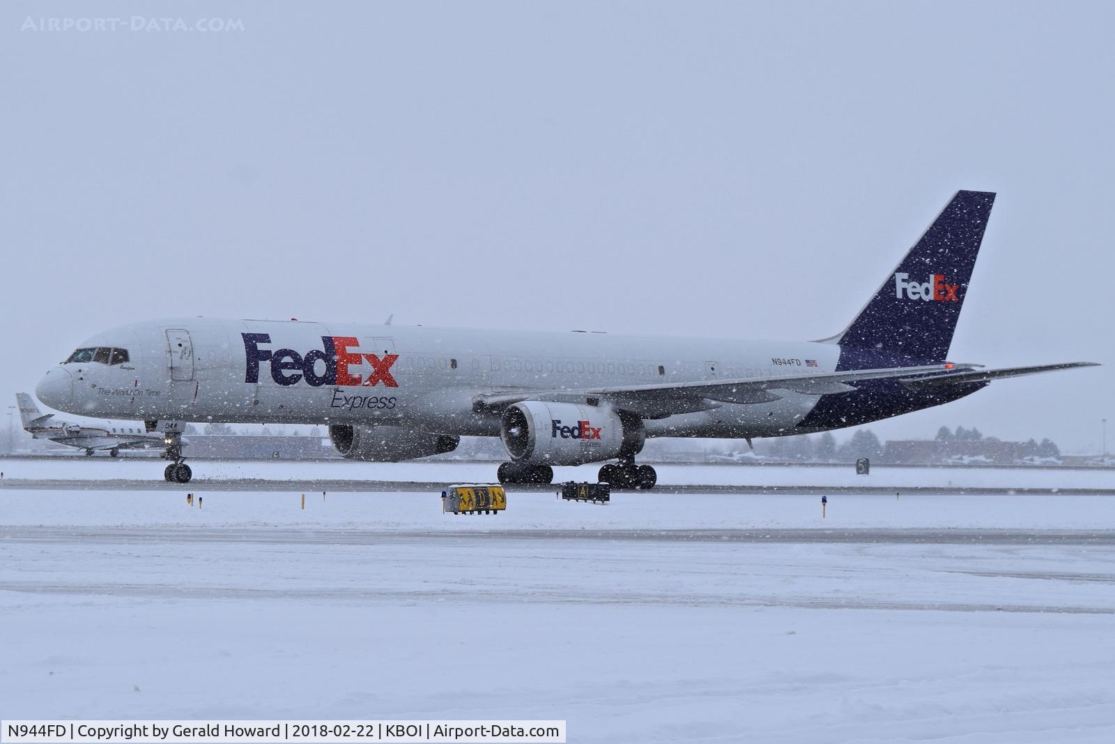 N944FD, 1989 Boeing 757-2G5 C/N 24497, Taxiing on Alpha for delta.
