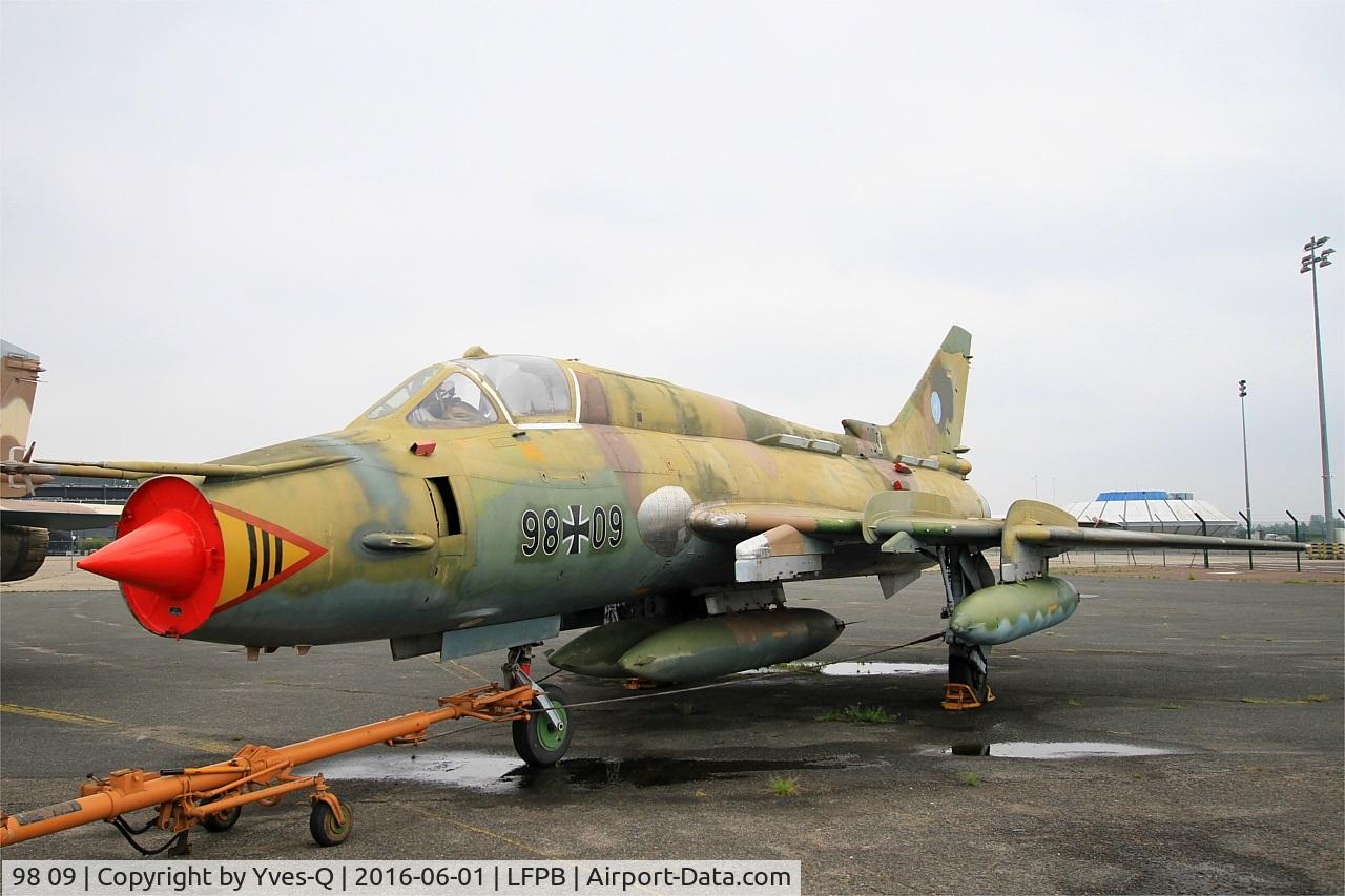 98 09, Sukhoi Su-22M-4 C/N 30916, Sukhoi Su-22M-4, Air & Space Museum Paris-Le Bourget (LFPB)