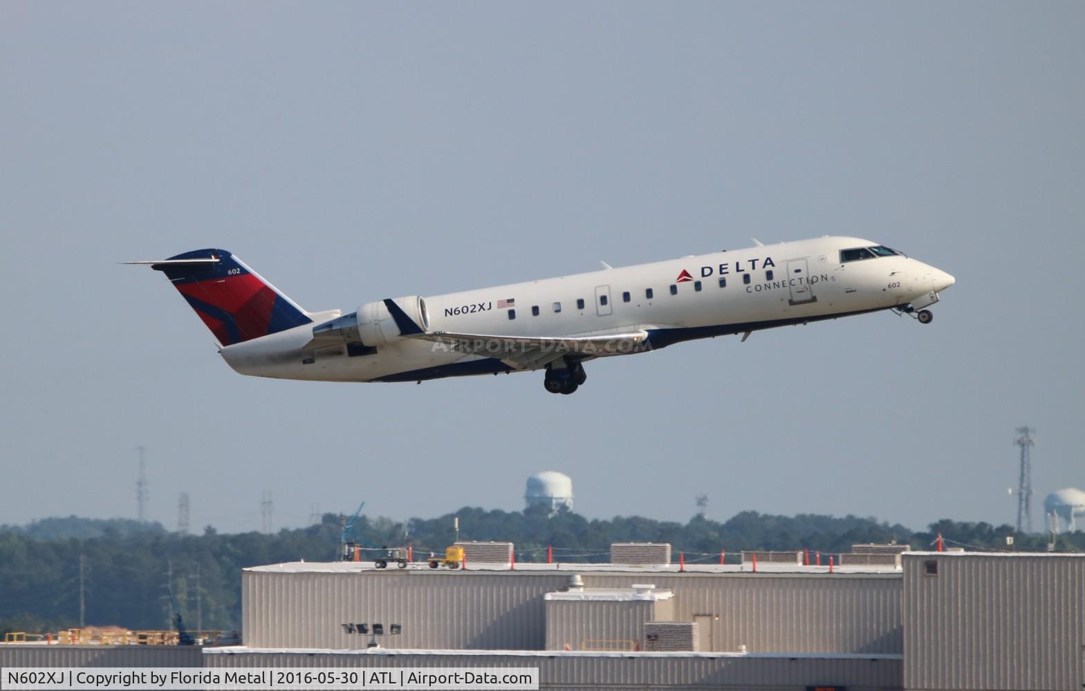 N602XJ, 2005 Bombardier CRJ-200ER (CL-600-2B19) C/N 8045, Delta Connection