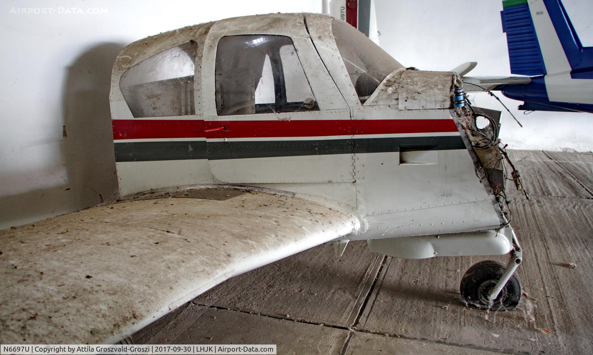 N6697U, 1963 Mooney M20C Ranger C/N 2424, Jakabszállás Airport, Hungary