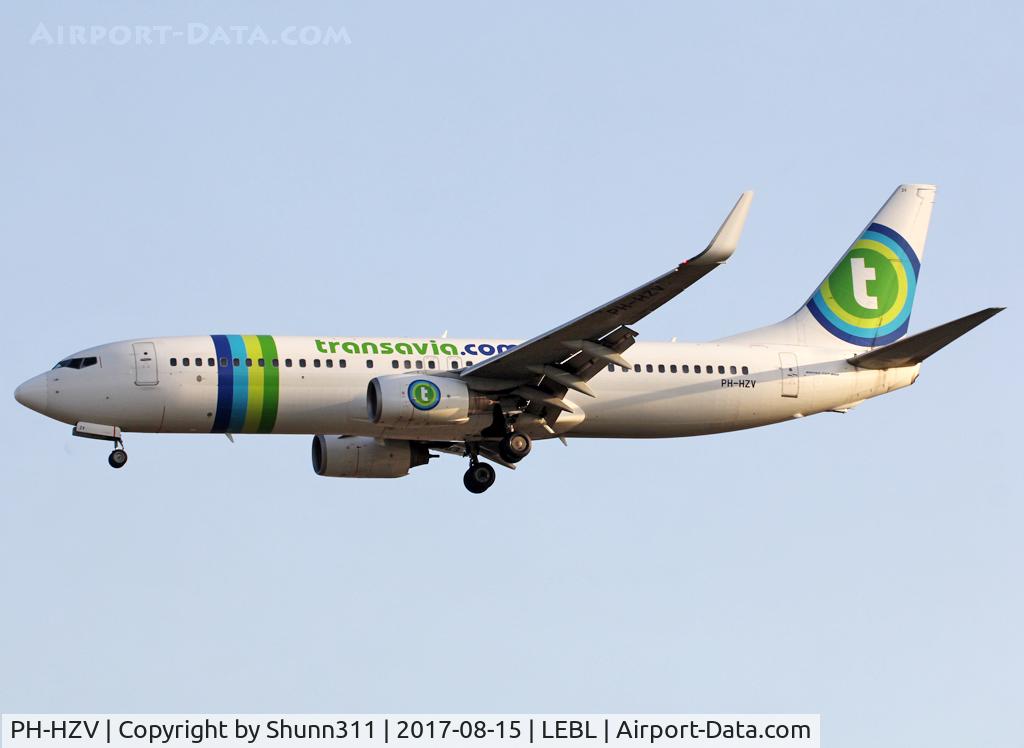 PH-HZV, 2002 Boeing 737-8K2 C/N 30650, Landing rwy 25R