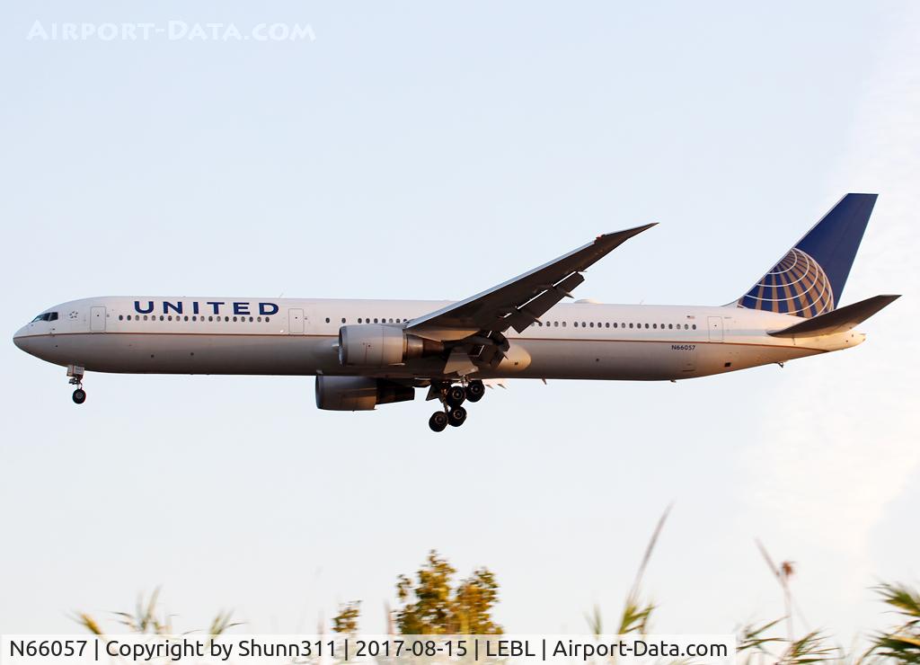 N66057, 2002 Boeing 767-424/ER C/N 29452, Landing rwy 25R