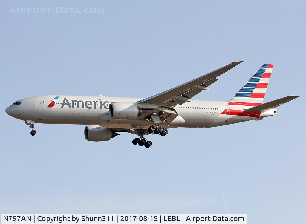 N797AN, 2001 Boeing 777-223 C/N 30012, Landing rwy 25R