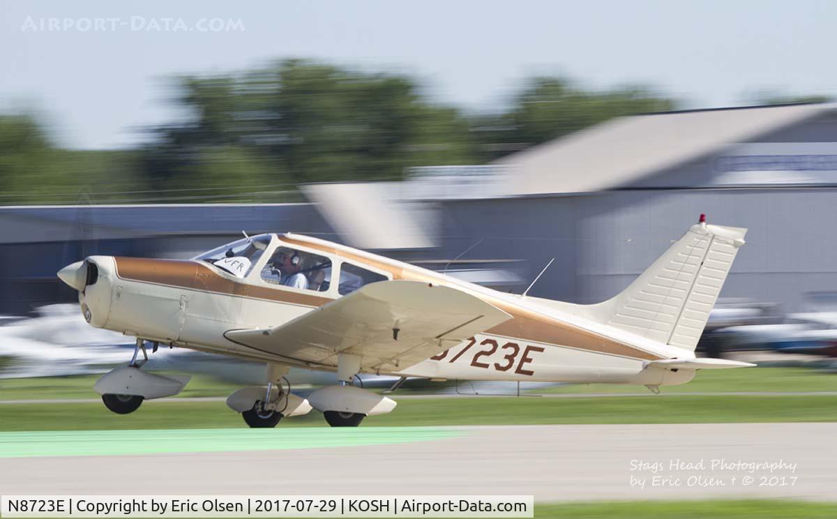 N8723E, 1976 Piper PA-28-140 Cherokee Cruiser C/N 28-7625150, Piper PA-28 departing Airventure.