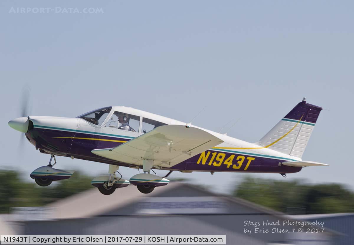 N1943T, 1971 Piper PA-28-180 Cherokee C/N 28-7105156, Piper PA-28 departing Airventure.