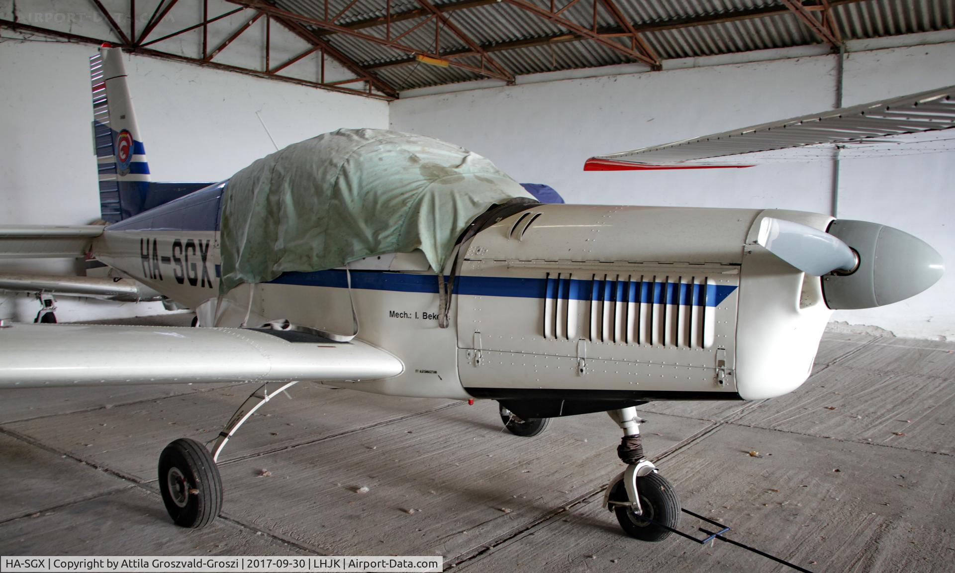 HA-SGX, 1989 Zlin Z-142 C/N 0486, Jakabszállás Airport, Hungary
