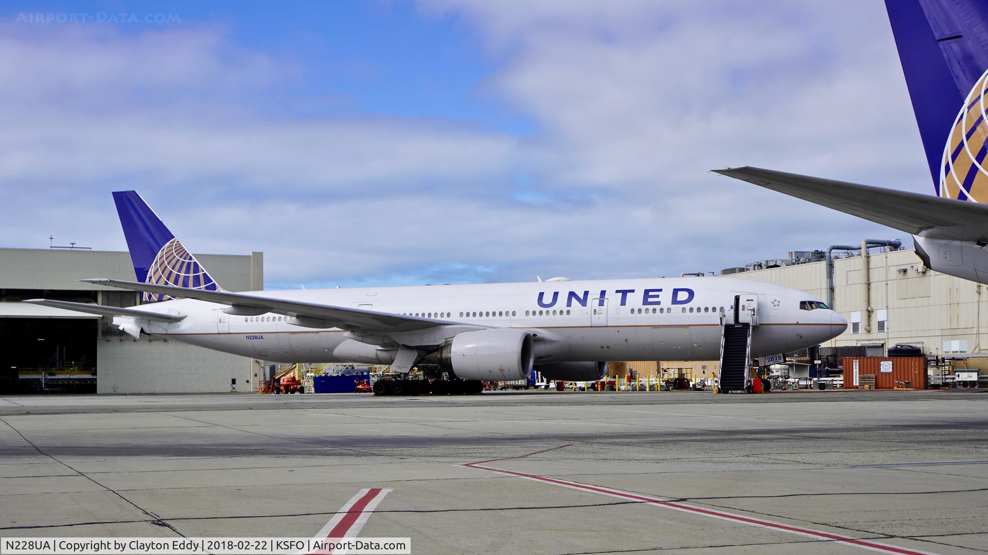 N228UA, 2002 Boeing 777-222 C/N 30556, SFO 2018.