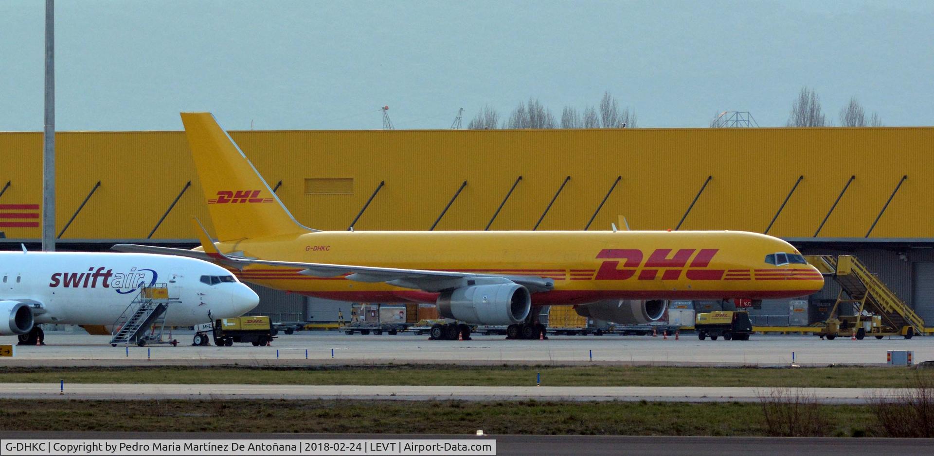G-DHKC, 2000 Boeing 757-256/PCF C/N 29312, Foronda - Vitoria-Gasteiz - España