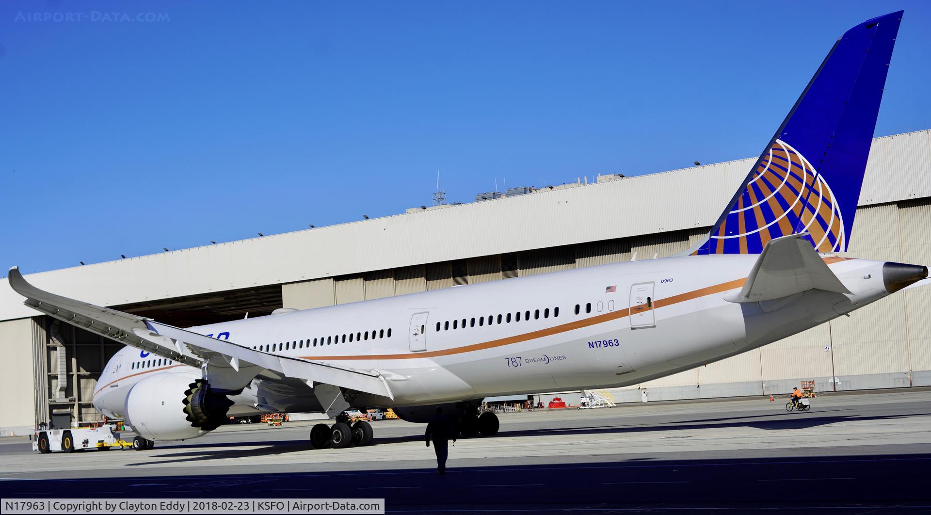 N17963, 2016 Boeing 787-9 Dreamliner C/N 37812, SFO 2018.