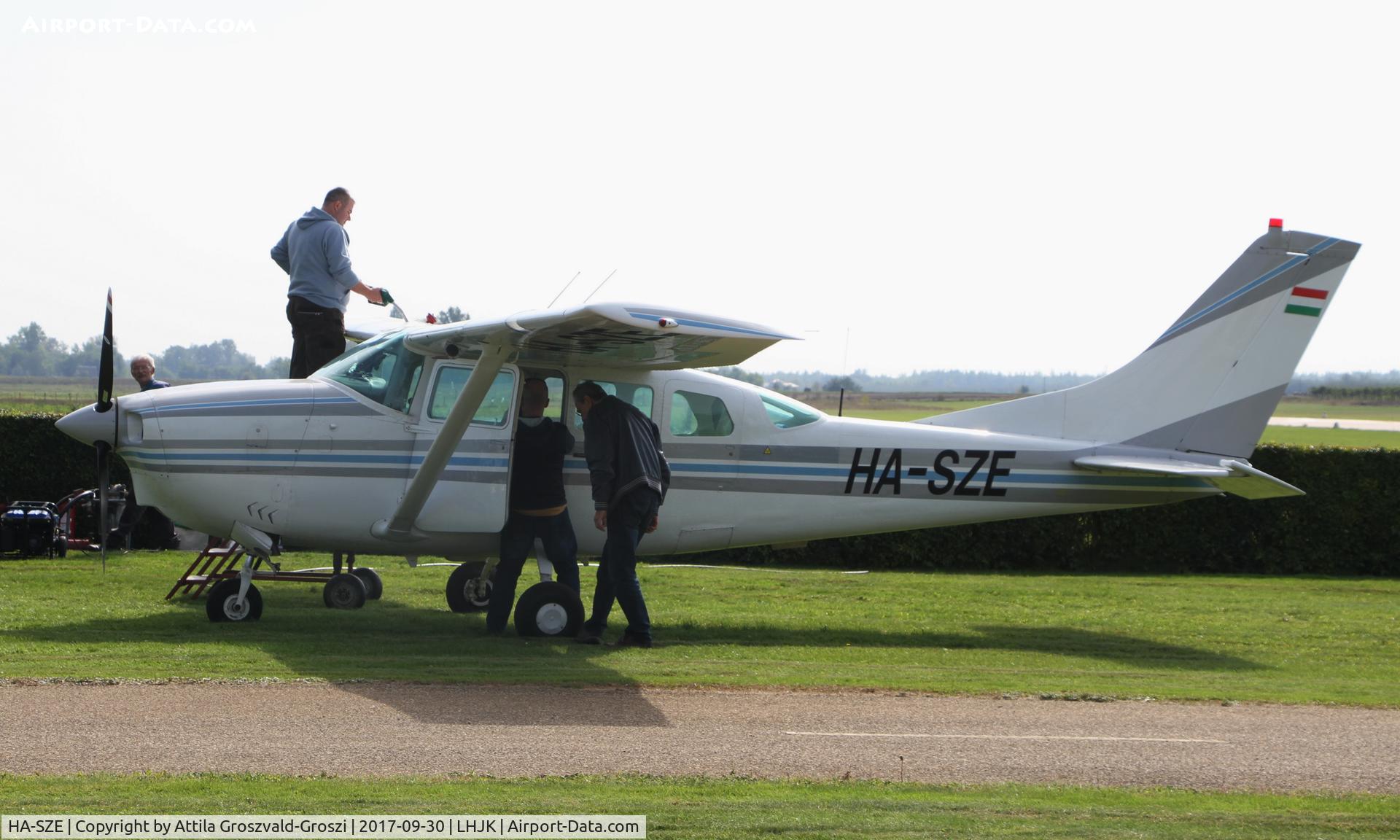 HA-SZE, Cessna 210F Centurion C/N 21058748, Jakabszállás Airport, Hungary
