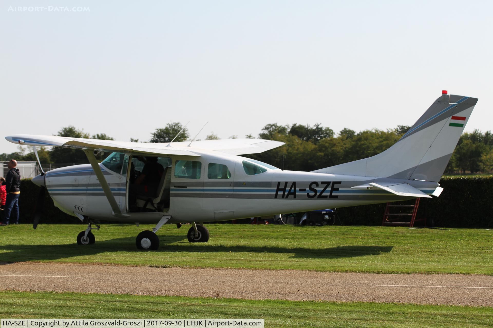 HA-SZE, Cessna 210F Centurion C/N 21058748, Jakabszállás Airport, Hungary