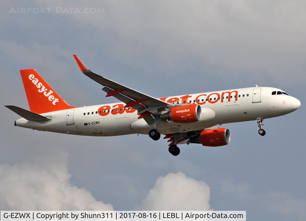 G-EZWX, 2014 Airbus A320-214 C/N 6192, Landing rwy 07L