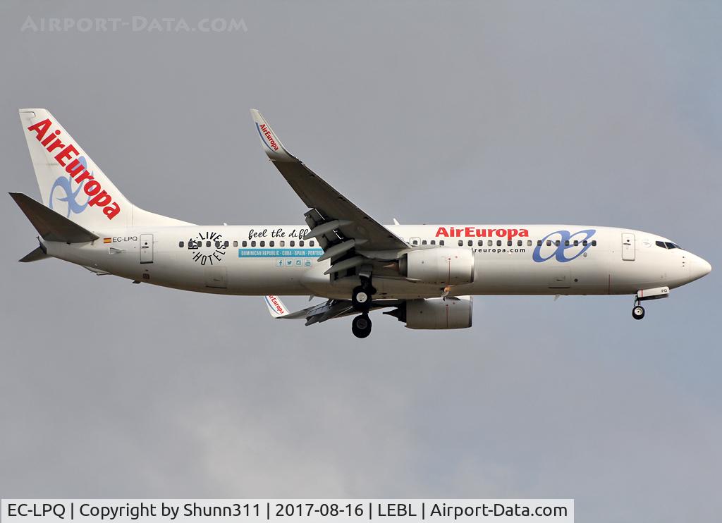 EC-LPQ, 2012 Boeing 737-85P C/N 35496, Landing rwy 07L with additional special 'Be Live Hotel / Feel the difference' titles