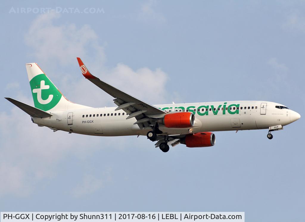 PH-GGX, 2010 Boeing 737-8EH C/N 36596, Landing rwy 07L with GOL sharklets / Orange engines
