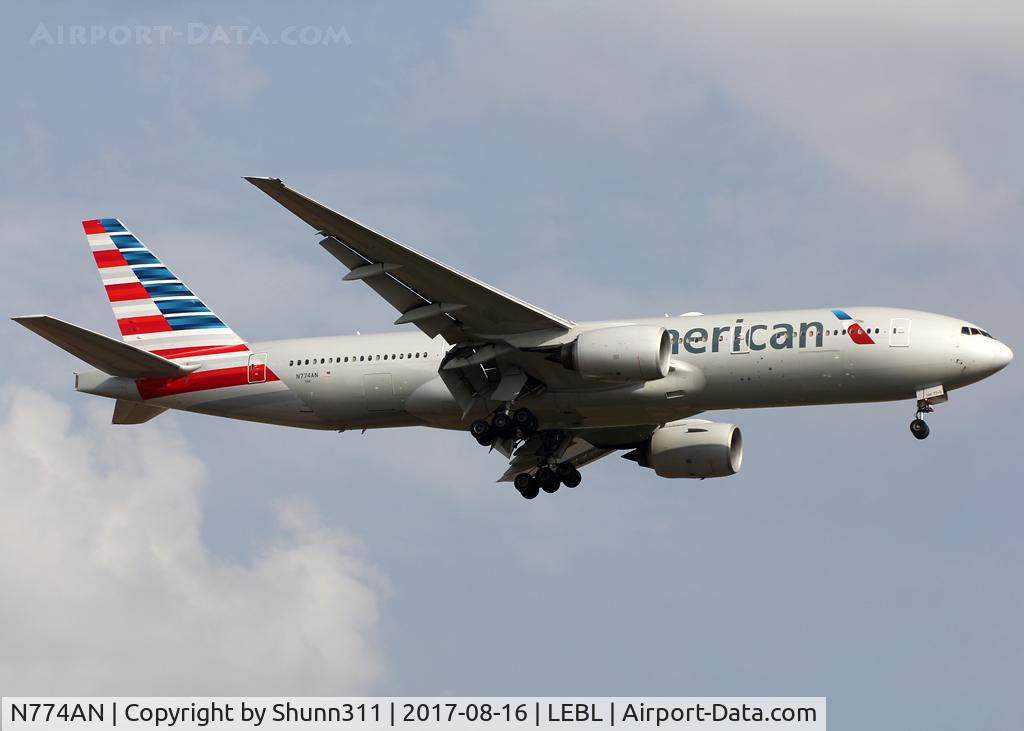 N774AN, 1999 Boeing 777-223 C/N 29581, Landing rwy 07L