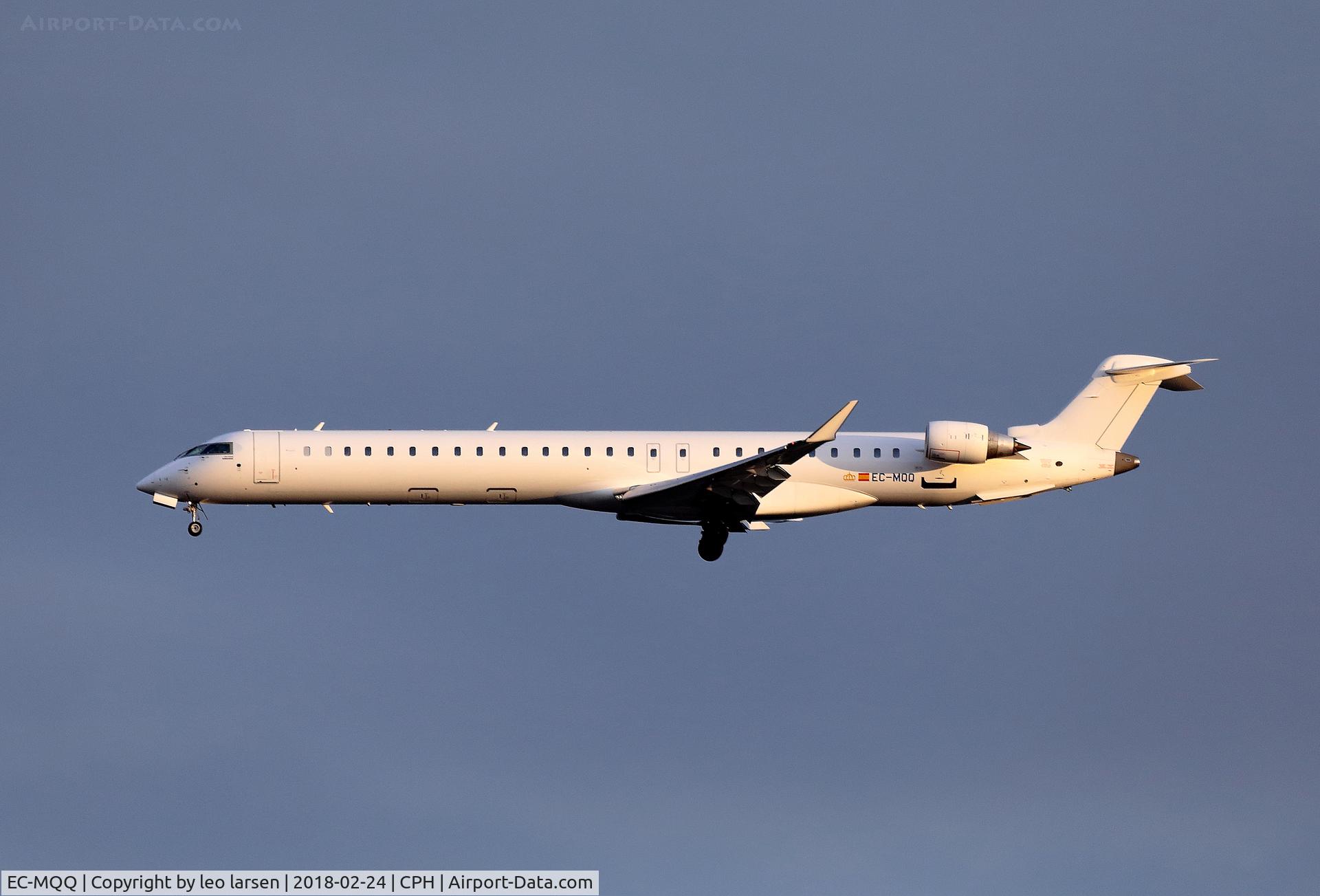 EC-MQQ, 2017 Bombardier CRJ-1000 (CL-600-2E25) C/N 19055, Copenhagen 24.2.2018 app to R-04R