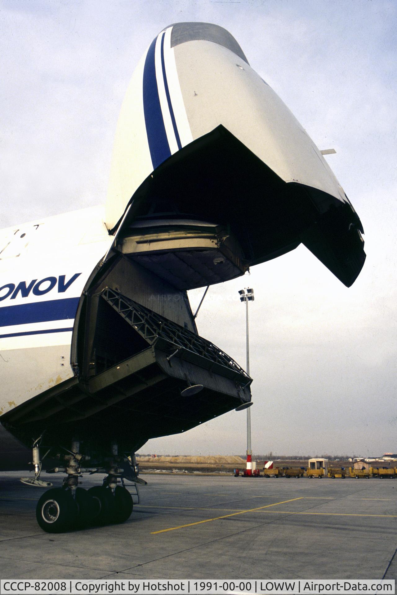 CCCP-82008, 1986 Antonov An-124-100M Ruslan C/N 19530501006, Open nose visor