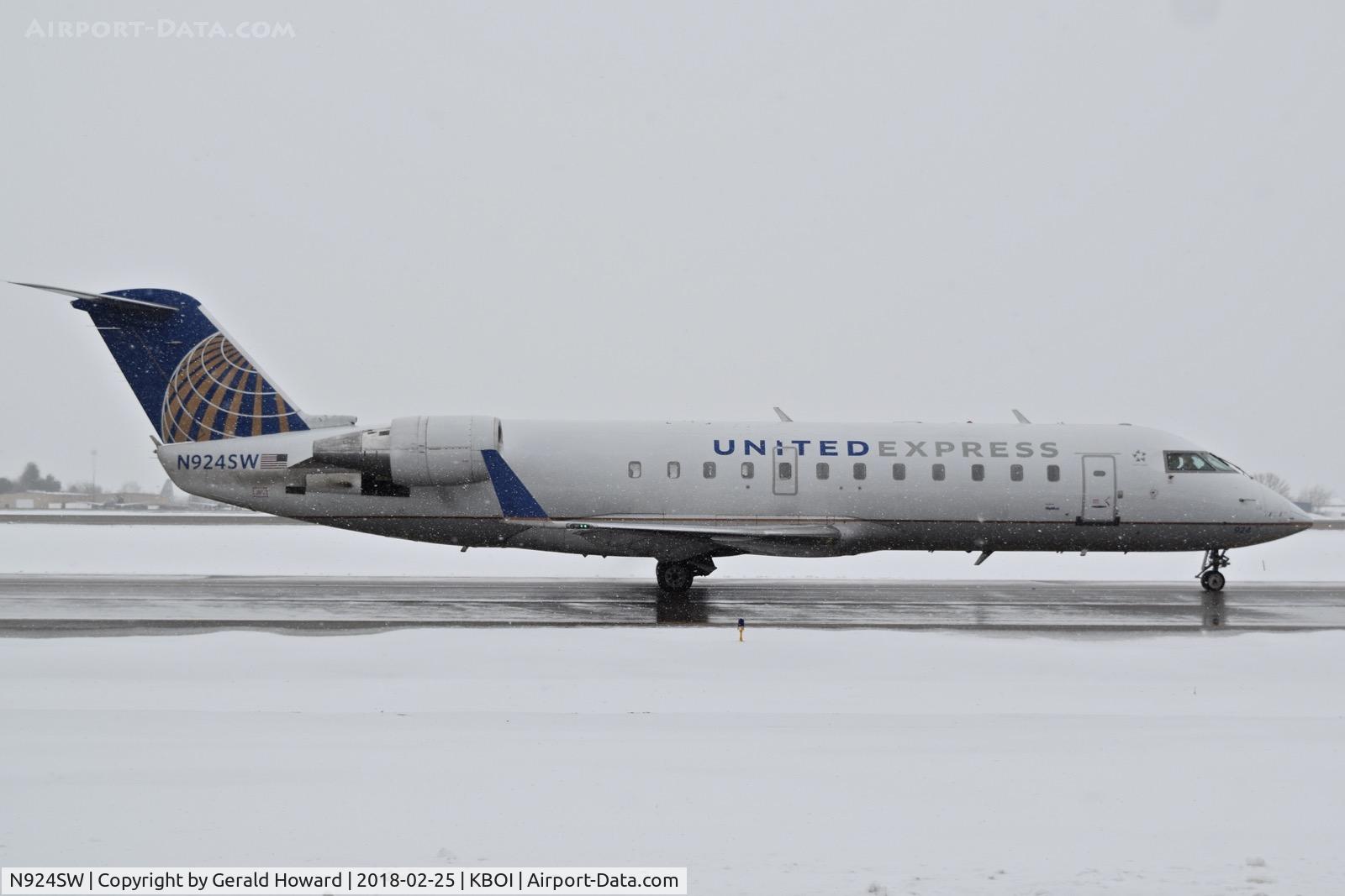 N924SW, 2002 Bombardier CRJ-200LR (CL-600-2B19) C/N 7681, Taxiing on Alpha to RWY 10L.