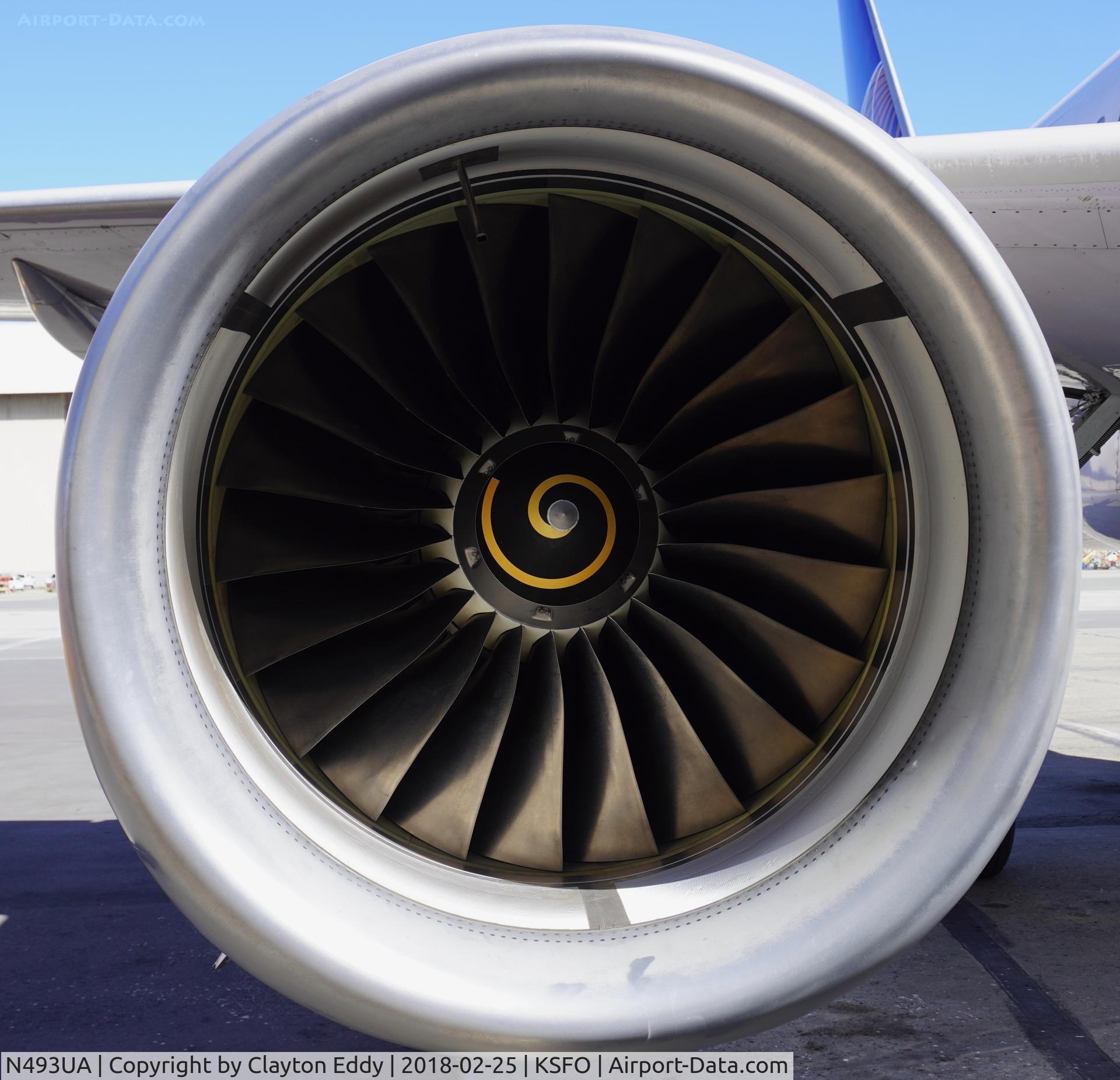 N493UA, 2002 Airbus A320-232 C/N 1821, SFO 2018.