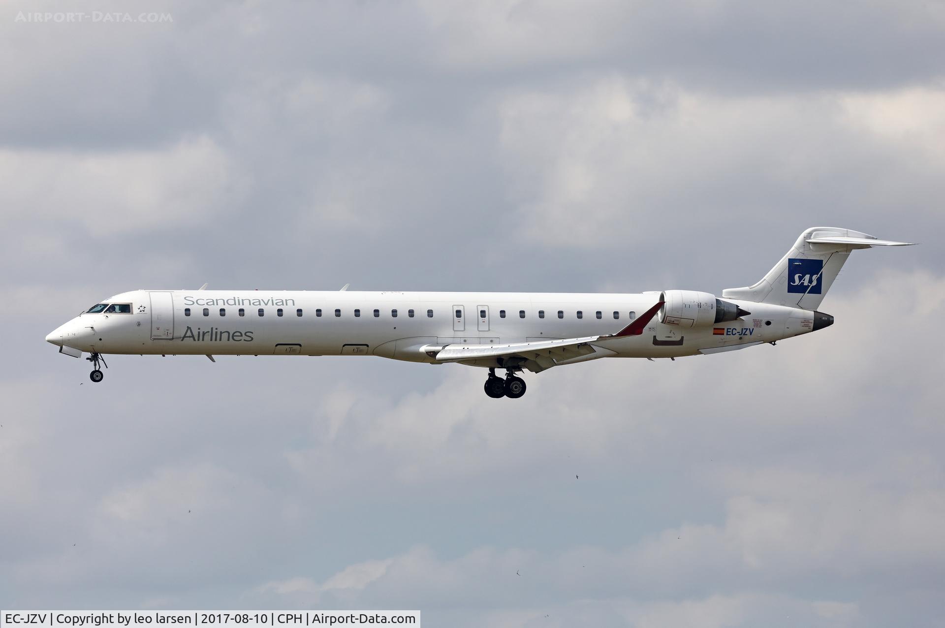 EC-JZV, 2007 Bombardier CRJ-900 (CL-600-2D24) C/N 15117, Copenhagen 10.8.2017 app to R-22L