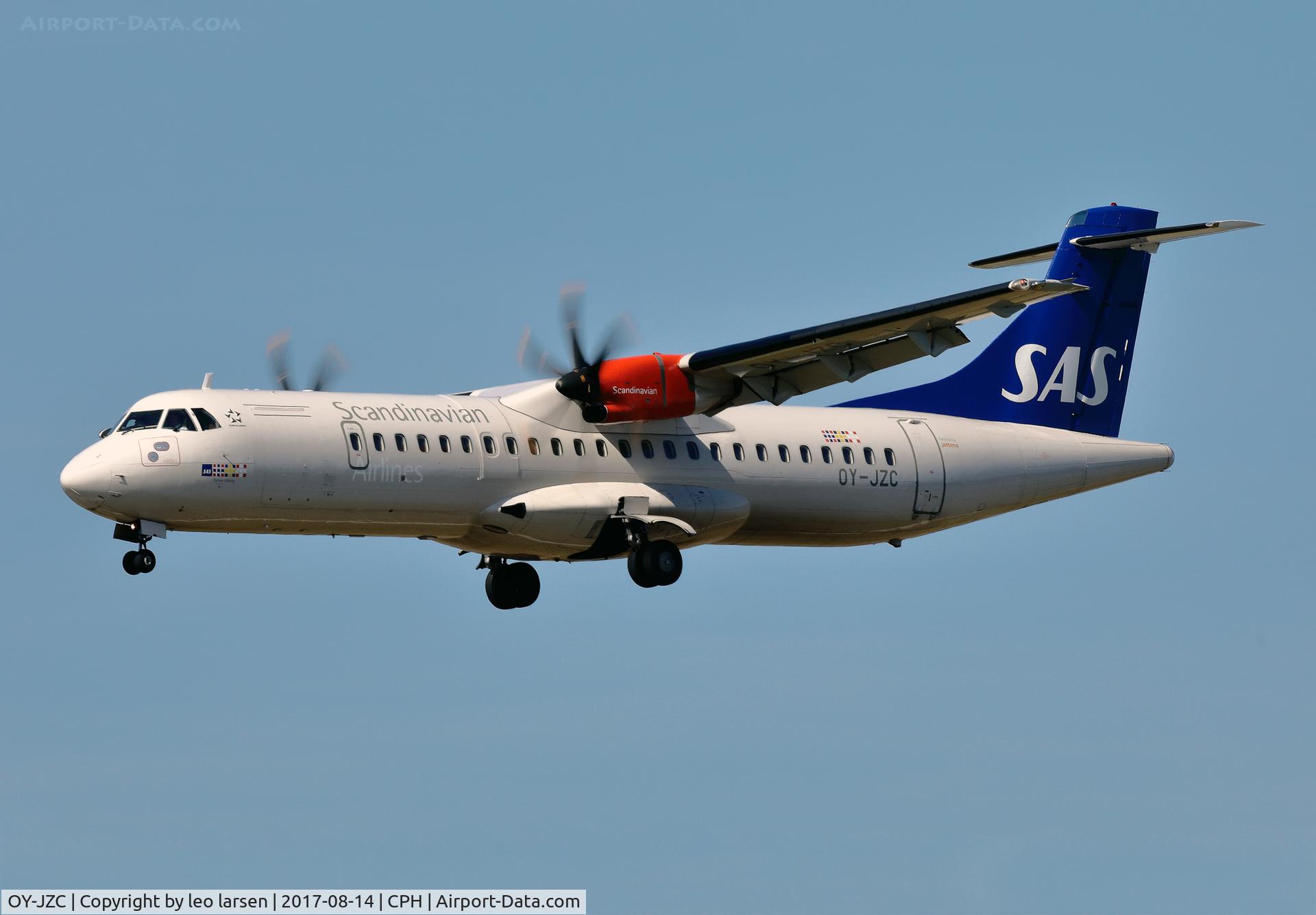 OY-JZC, 2013 ATR 72-600 (72-212A) C/N 1120, Copenhagen 14.8.2017 app to R-22L