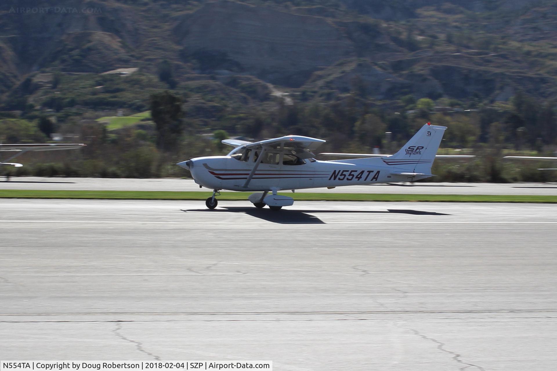 N554TA, 2003 Cessna 172S C/N 172S9455, 2003 Cessna 172S SKYHAWK, Lycoming IO-360-L2A 160 Hp, landing roll Rwy 04