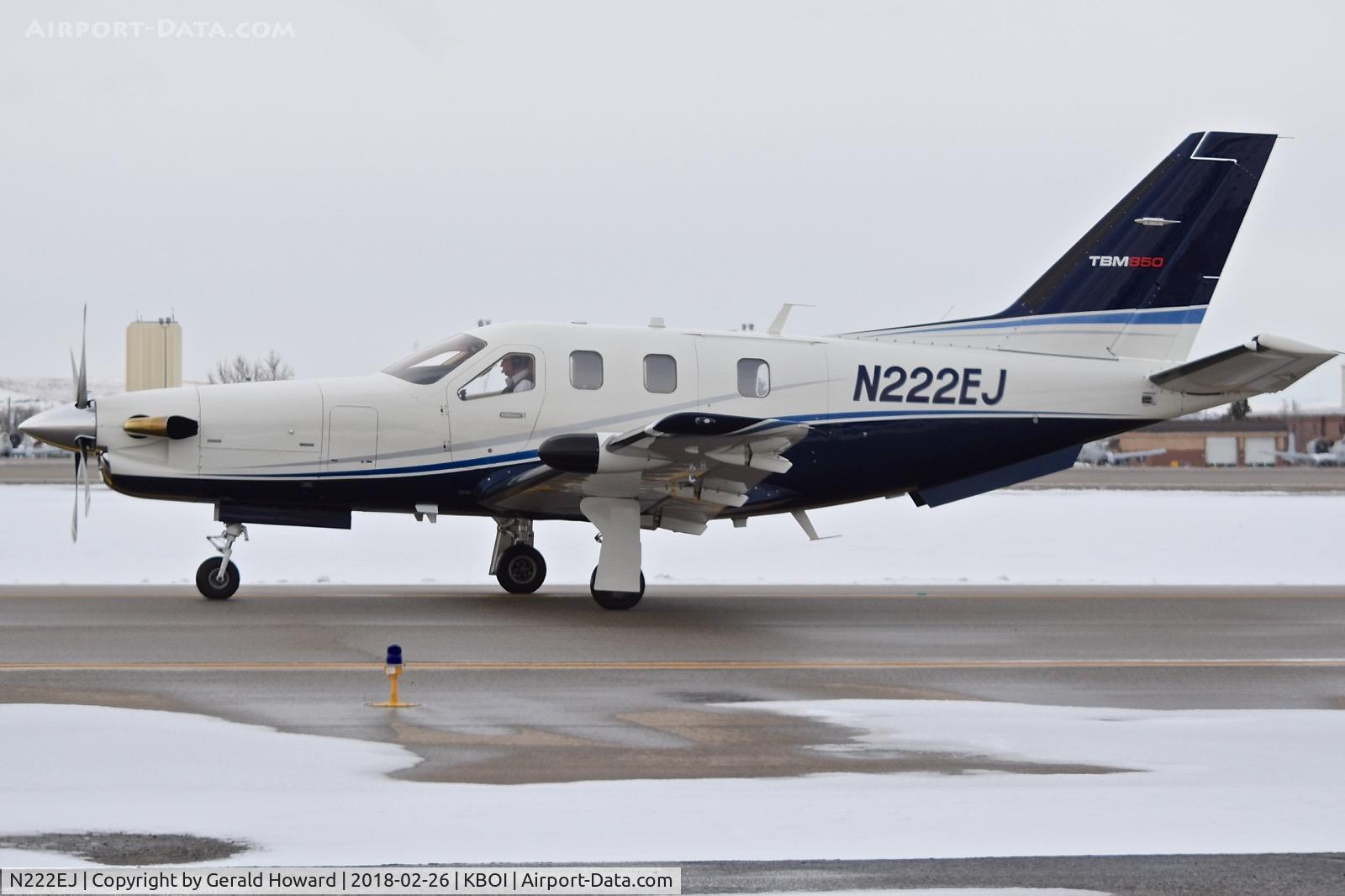 N222EJ, 2013 Socata TBM 850 C/N 665, Taxiing on Alpha.