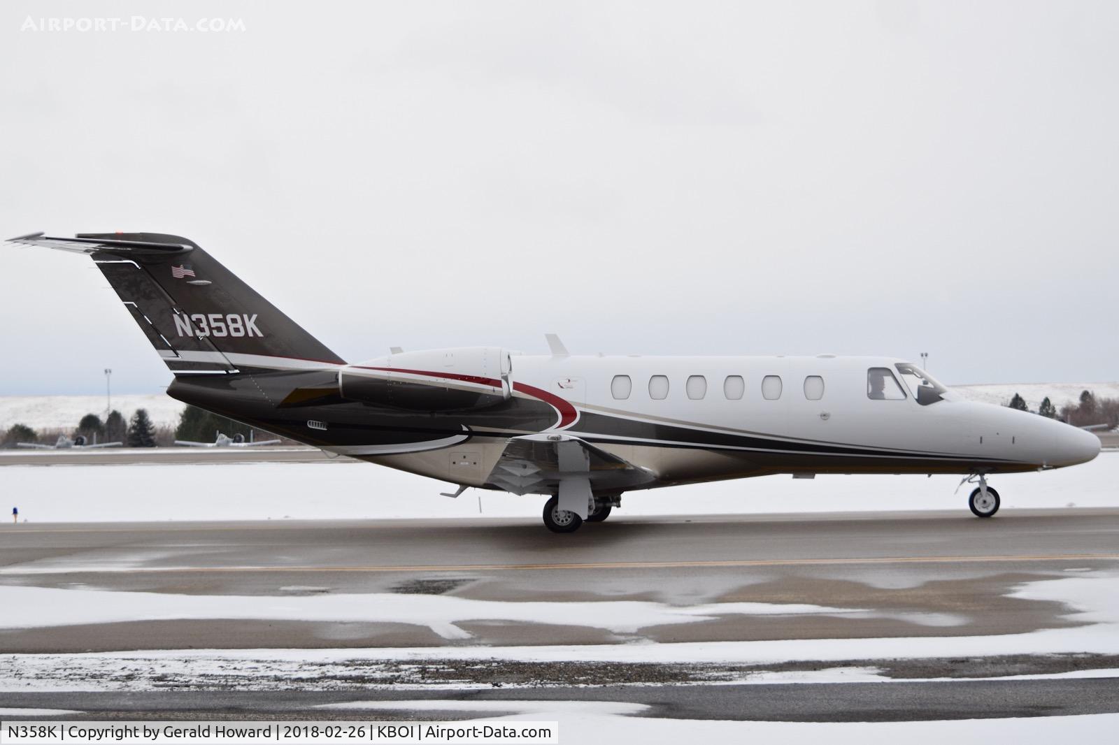 N358K, 2004 Cessna 525 CitationJet CJ1 C/N 525-0527, Taxiing on Alpha. New paint job since last year.