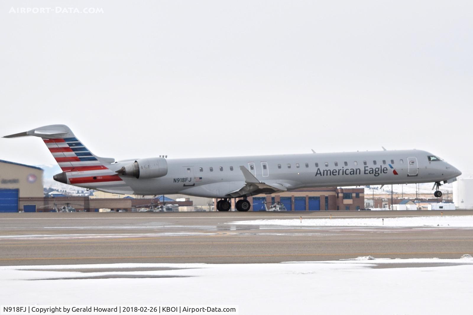 N918FJ, 2004 Bombardier CRJ-900ER (CL-600-2D24) C/N 15018, Take off from RWY 28R.