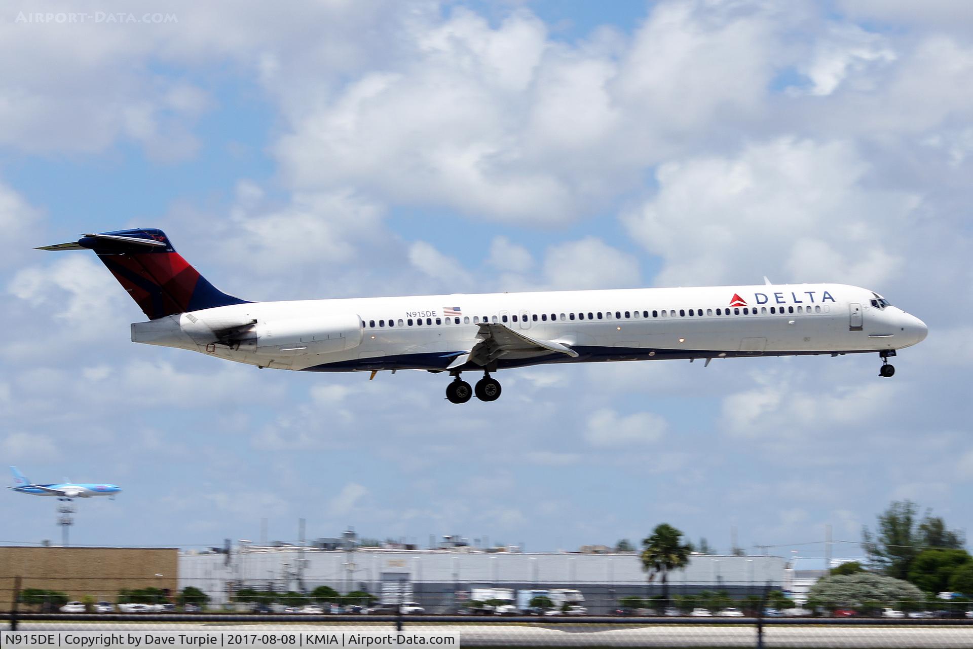 N915DE, 1993 McDonnell Douglas MD-88 C/N 53420, No comment.