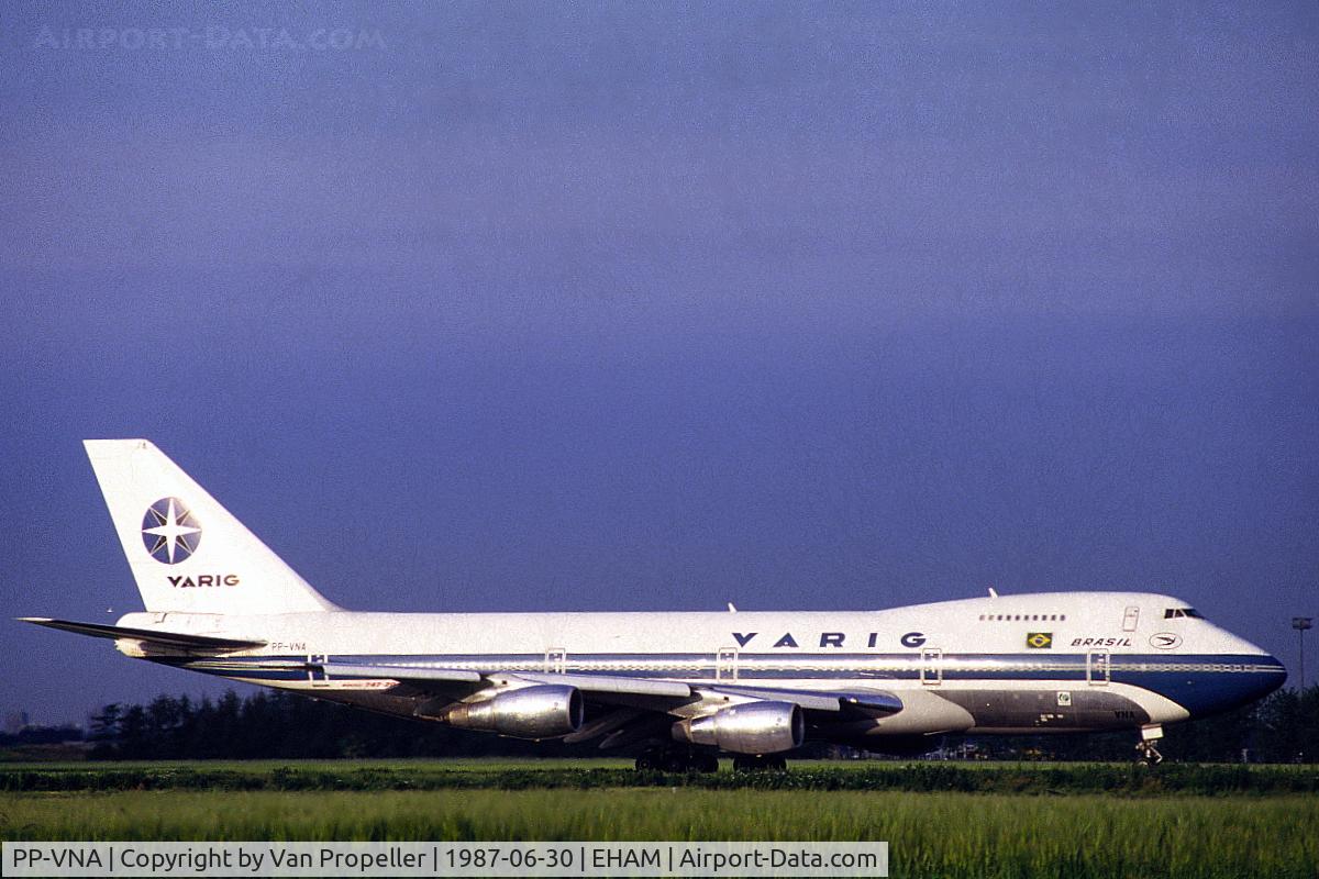 PP-VNA, 1980 Boeing 747-2L5B C/N 22105, Varig Boeing 747-2L5B taxiing at Schiphol airport, the Netherlands, 1987