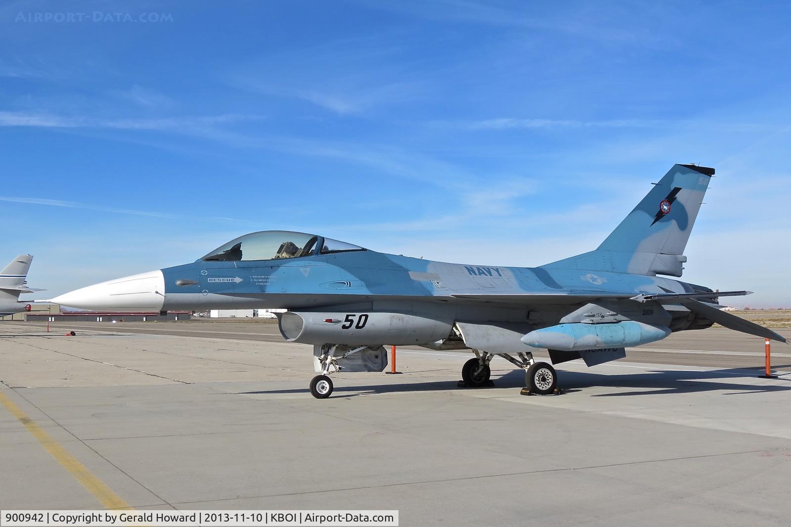 900942, 1990 General Dynamics F-16A C/N DG-1, USN Fighter Weapon School, NAS Fallon NV.