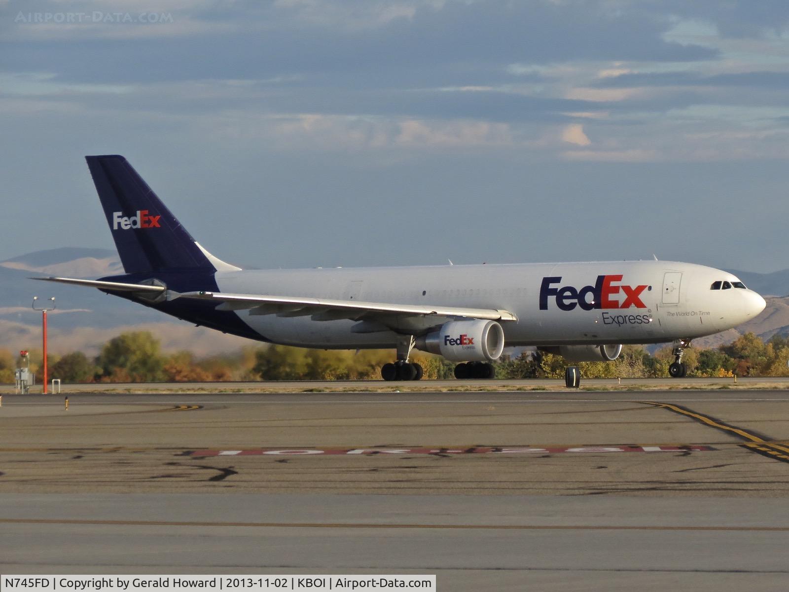 N745FD, 1992 Airbus A300B4-622R C/N 668, Starting take off run on RWY 10L.