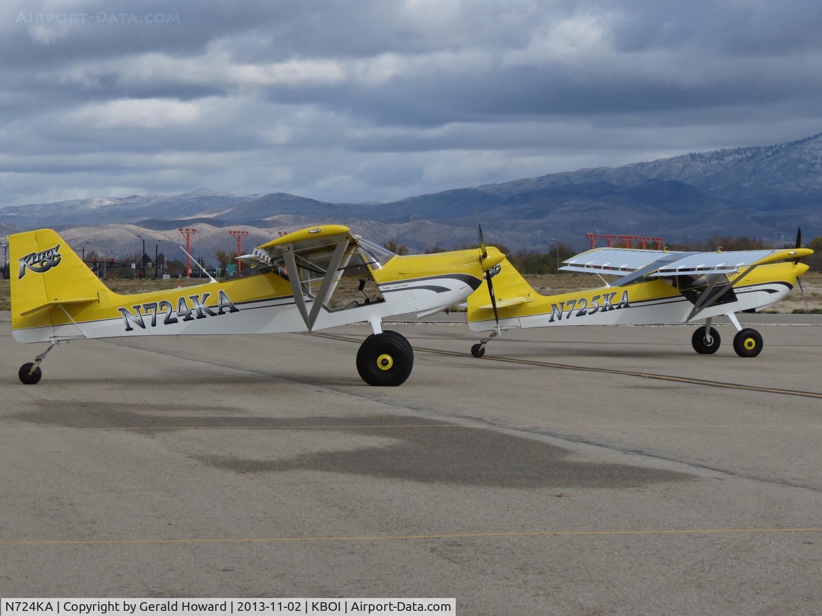 N724KA, 2012 Foxair Kitfox Light Sport C/N KA12254243, On the GA ramp with N725KA.