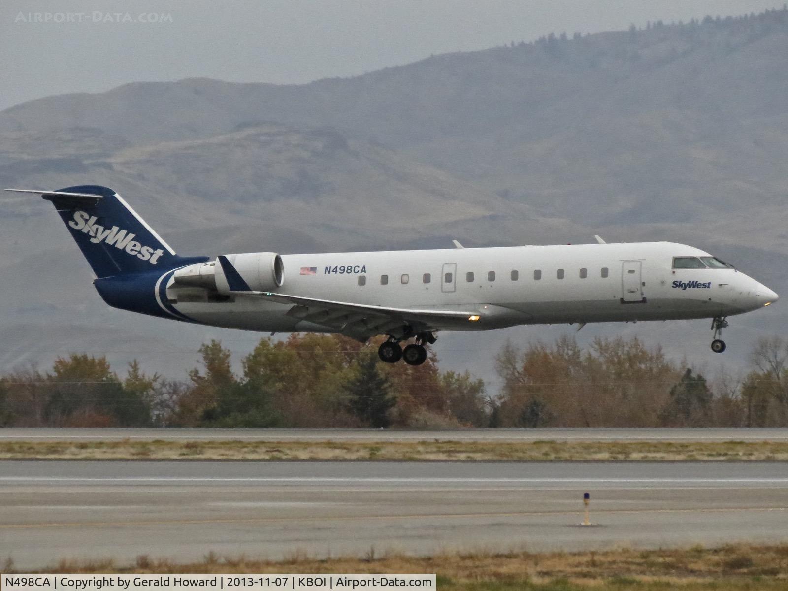 N498CA, 2003 Bombardier CRJ-200ER (CL-600-2B19) C/N 7792, Landing RWY 10R.