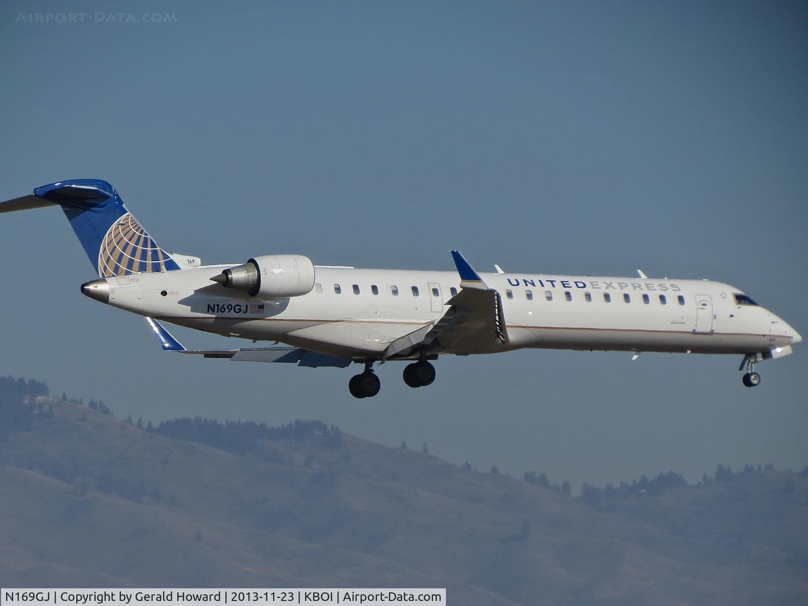 N169GJ, Bombardier CRJ-702 (CL-600-2C10) Regional Jet C/N 10273, Landing RWY 10L.