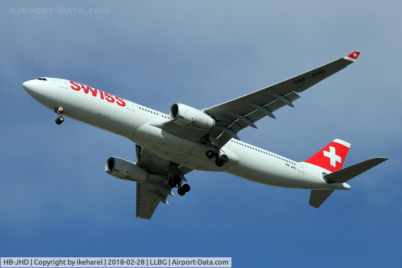 HB-JHD, 2009 Airbus A330-343 C/N 1026, Flight from Zurich landing on runway 30.