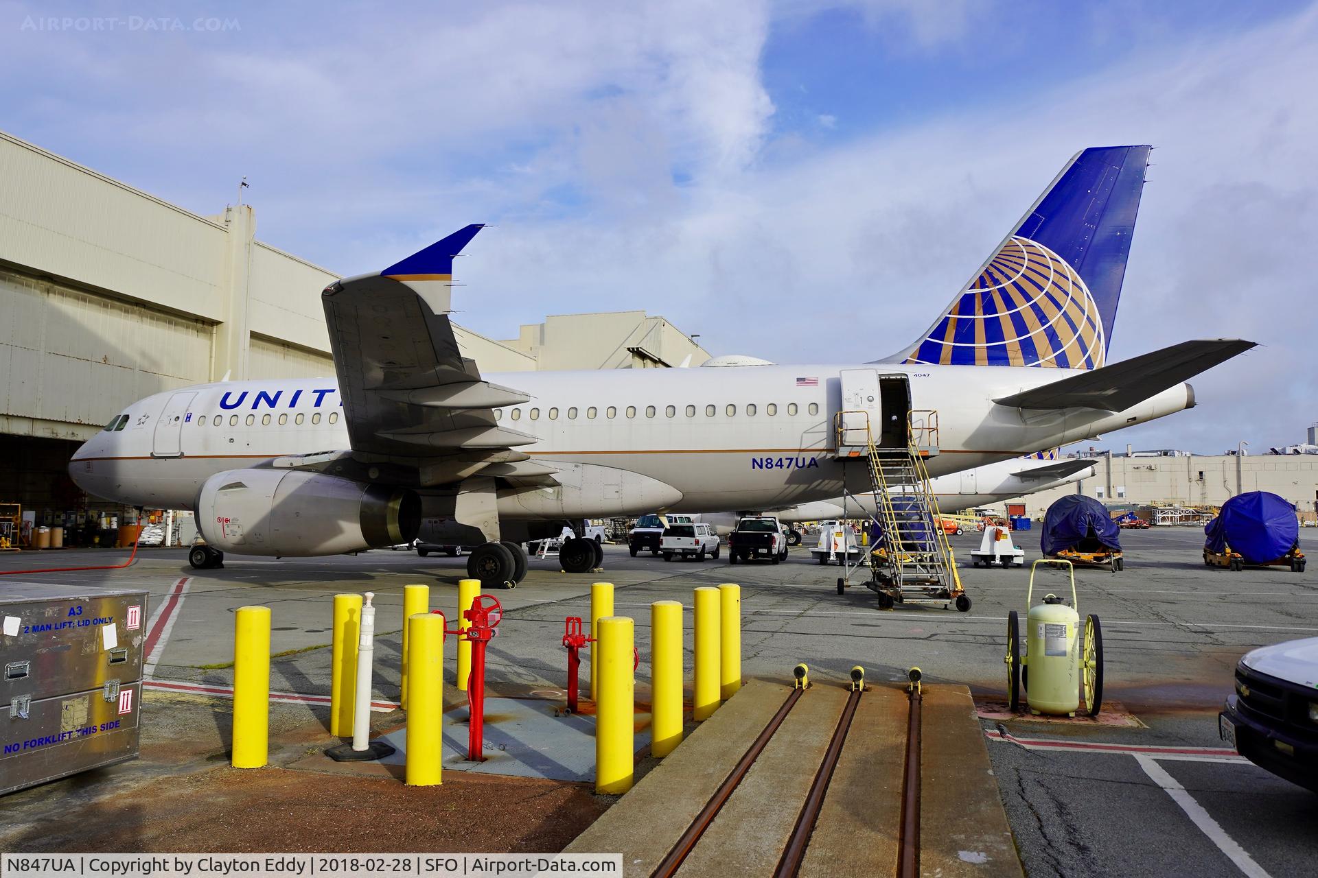 N847UA, 2001 Airbus A319-131 C/N 1627, SFO 2018.