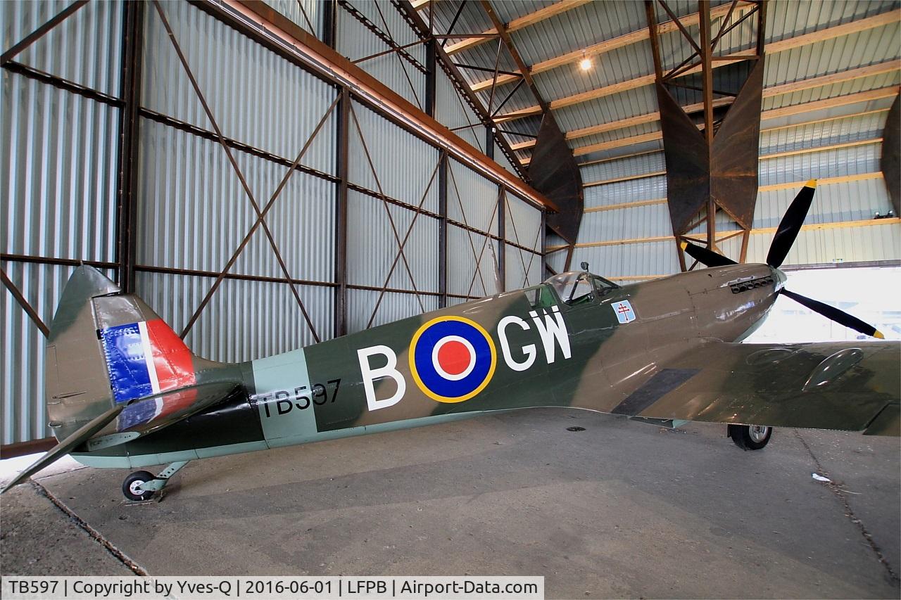 TB597, Supermarine 361 Spitfire LF.XVIe C/N CBAF.IX.3310, Supermarine 361 Spitfire LF.XVIe, Air & Space Museum Paris-Le Bourget (LFPB-LBG)