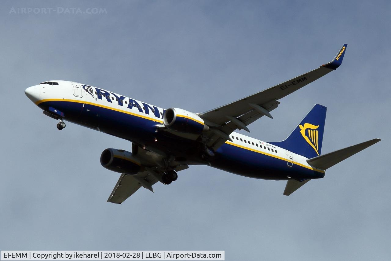 EI-EMM, 2010 Boeing 737-8AS C/N 38514, Ryanair flight from Roma to land on runway 30.