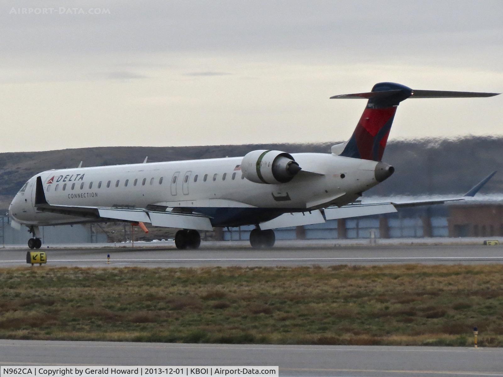 N962CA, 1996 Canadair CRJ-100ER (CL-600-2B19) C/N 7123, Landing roll out on RWY 10L.