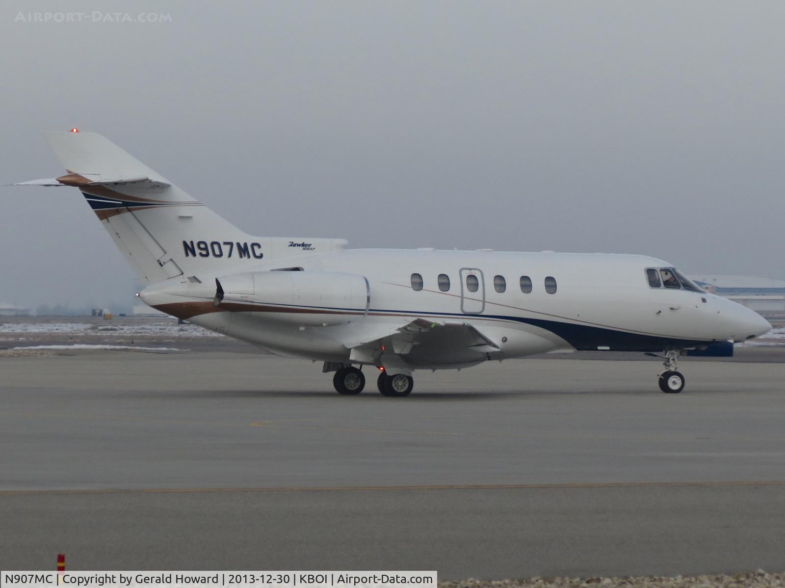 N907MC, 1997 Raytheon Hawker 800XP C/N 258340, Awaiting clearance for RWY 28L.
