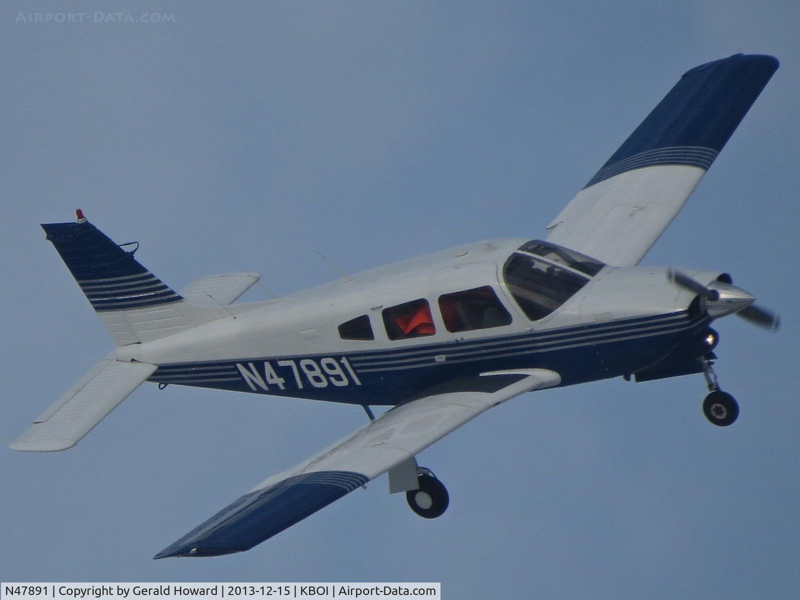 N47891, Piper PA-28R-201T Cherokee Arrow III C/N 28R-7803035, Turning final for RWY 10R.