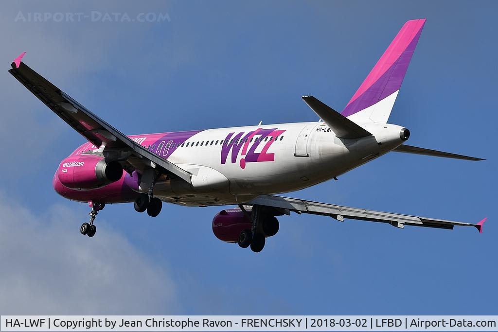 HA-LWF, 2008 Airbus A320-232 C/N 3562, landing runway 23