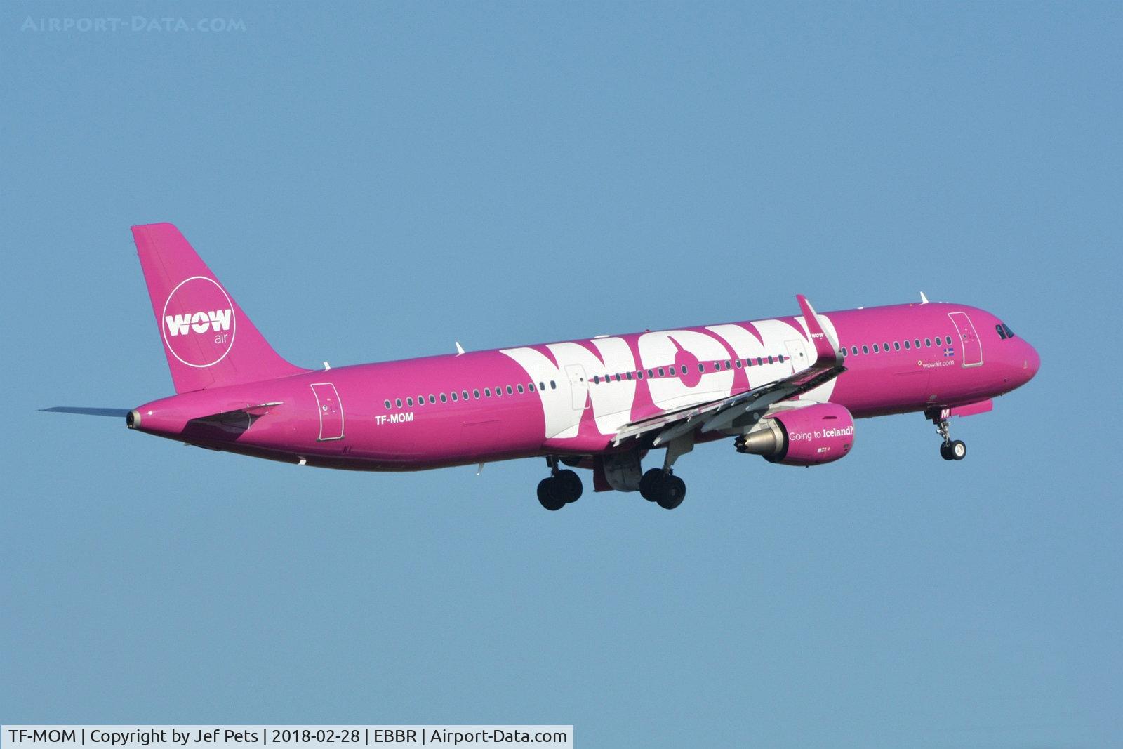 TF-MOM, 2014 Airbus A321-211 C/N 6210, Taking off from Brussels Airport.
